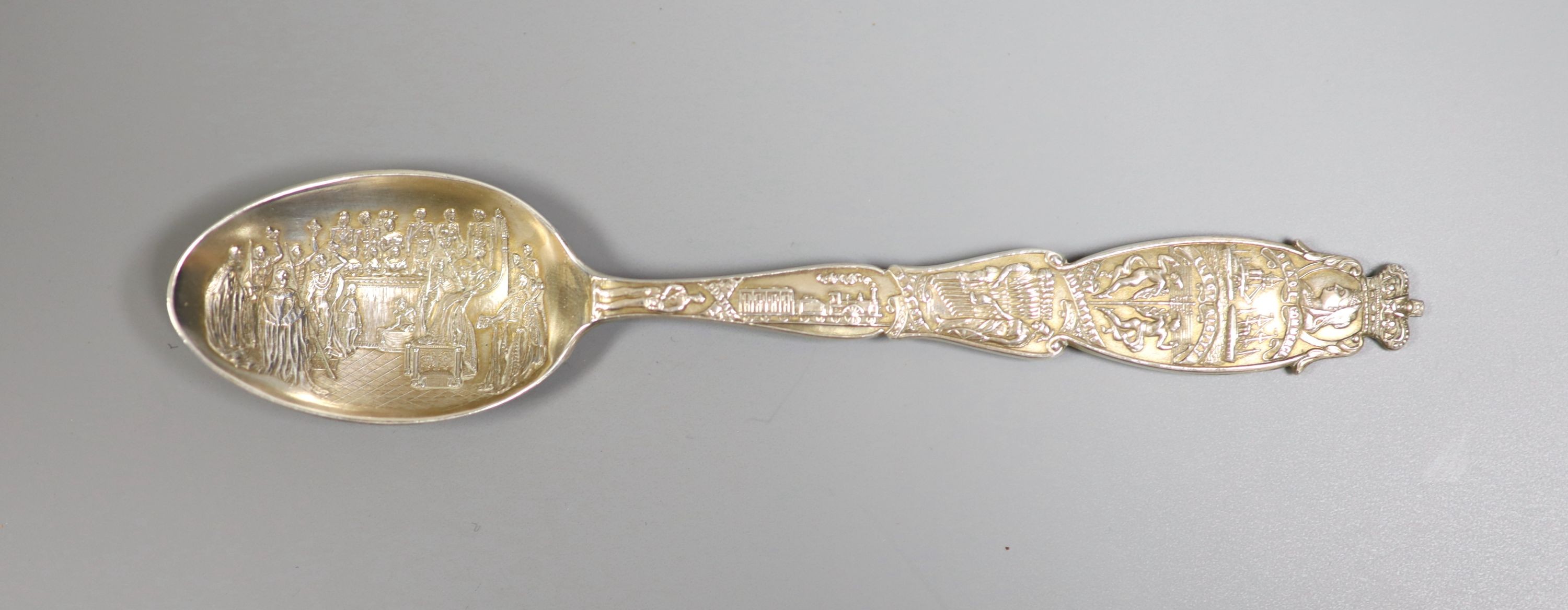 A Queen Victoria 1887 Golden Jubilee commemorative silver spoon, Birmingham, 1886, 15.8cm.